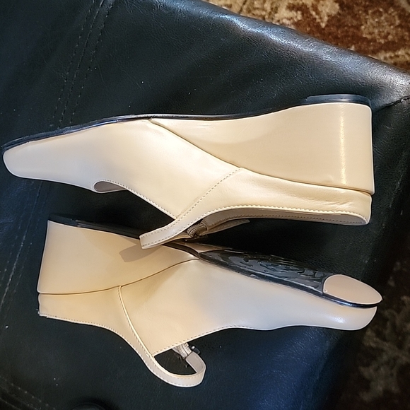 Taryn Rose Cream Butter Soft Slide-In - Picture 7 of 7